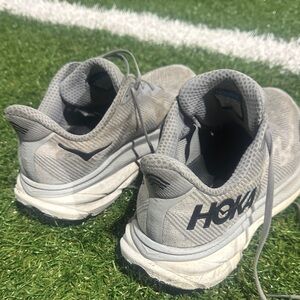 Hoka Clifton 9 Gray Athletic Shoes - pre-owned